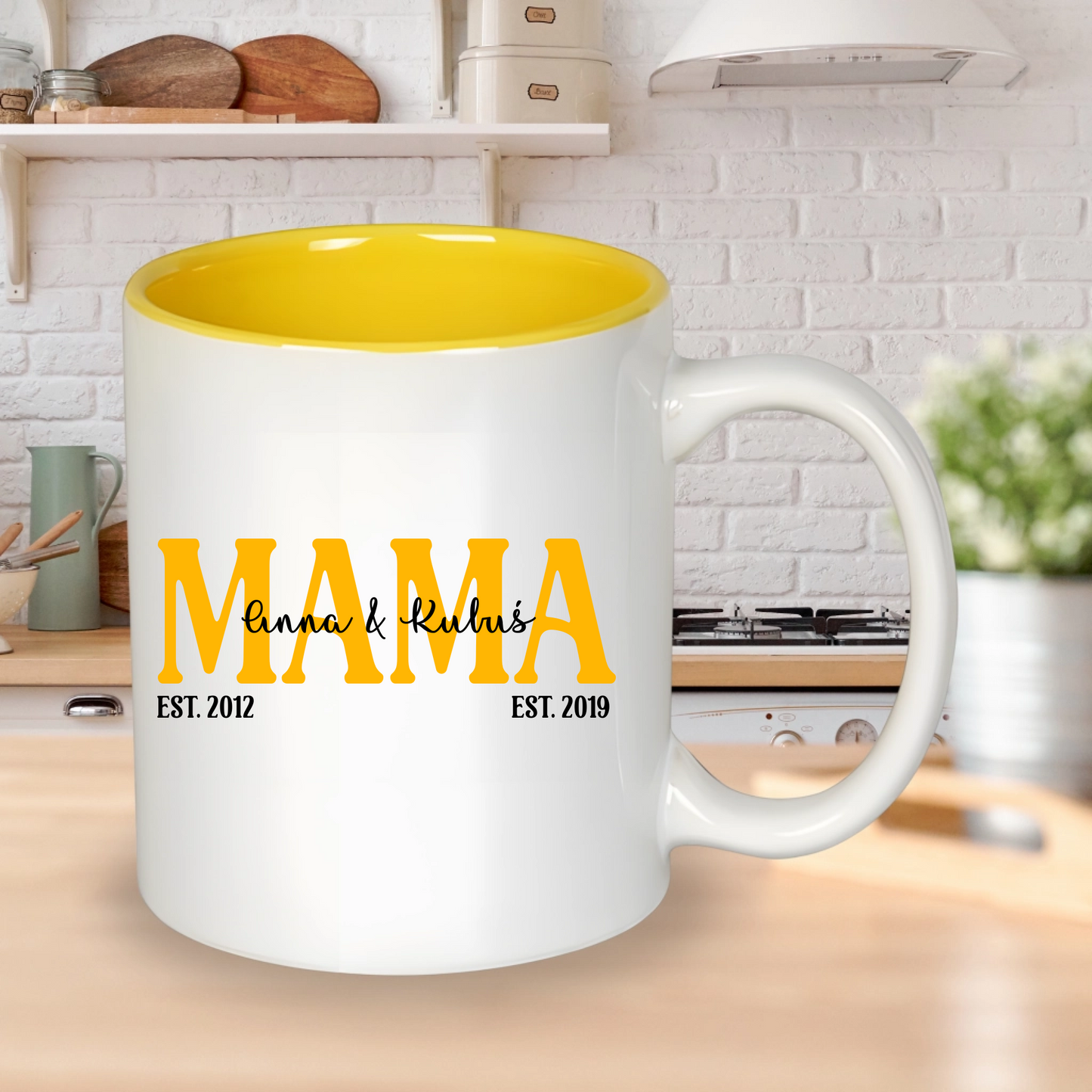 Kubek z okazji Dnia Mamy MAMA Est.2026 Kolorowy napis